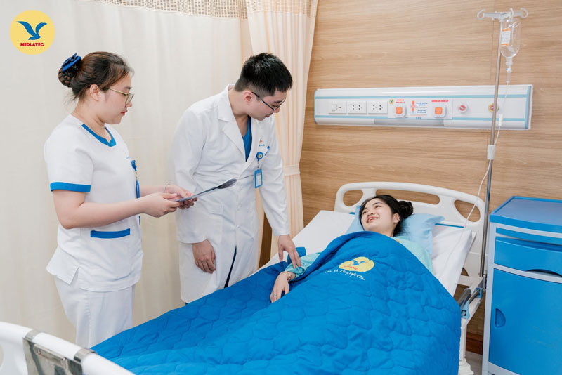 Việc sử dụng dịch truyền cần thực hiện tại cơ sở y tế và có sự theo dõi của nhân viên y tế, bác sĩ