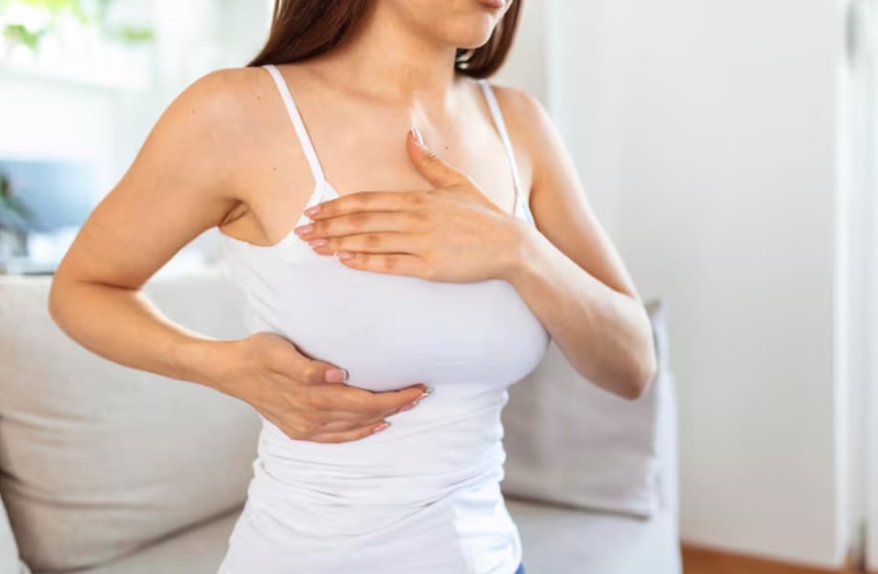 Sữa ứ đọng trong bầu ngực gây ra tình trạng tắc tia sữa
