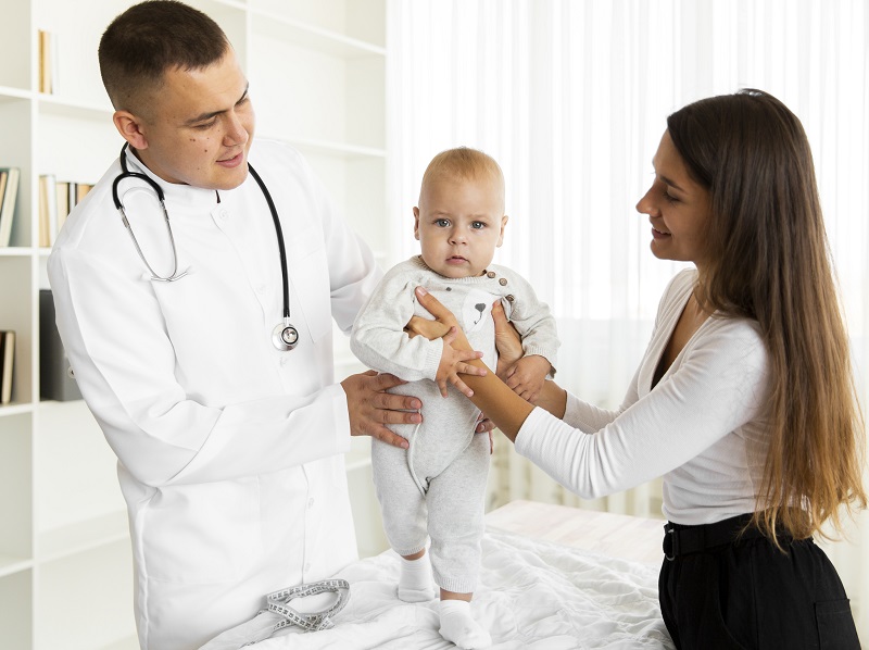 Trẻ thở khò khử nhiều ngày cần được bác sĩ Nhi khoa thăm khám, chẩn đoán nguyên nhân