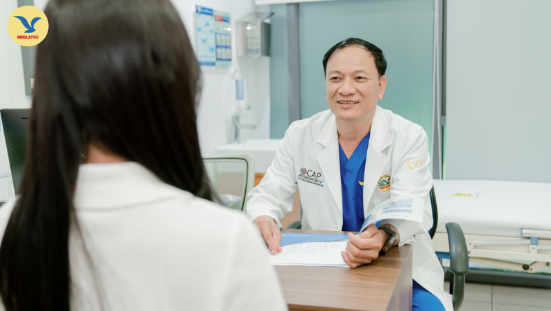 Bên cạnh chỉ số về nồng độ virus, việc điều trị viêm gan B cần cân nhắc dựa trên nhiều yếu tố