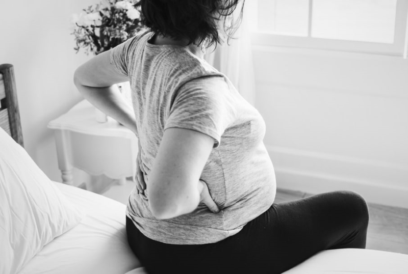Mẹ bầu cần theo dõi thêm các dấu hiệu chuyển dạ bên cạnh đau xương mu