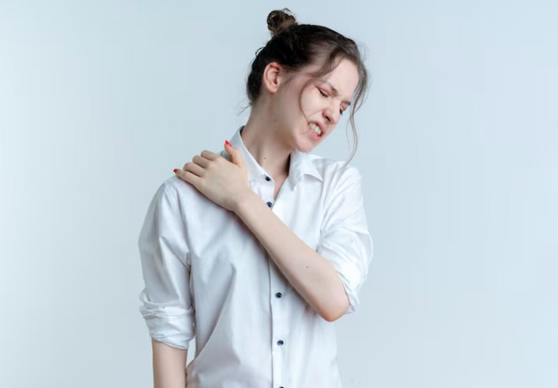 Có nhiều nguyên nhân gây ra tình trạng đau vai gáy