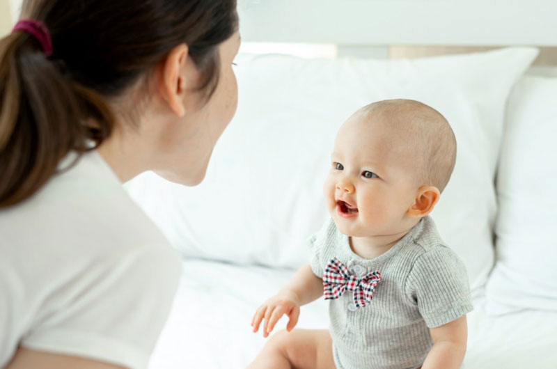  Cha mẹ nên chú ý quan sát để nhận biết sớm các dấu hiệu trẻ biết nói sớm qua từng tháng tuổi