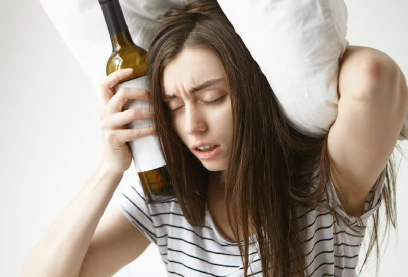 Lạm dụng quá nhiều bia rượu là một trong những yếu tố nguy cơ mắc u xơ tử cung 
