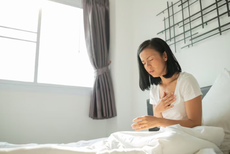 Áp xe vú gây ra tình trạng sốt cao, rét run