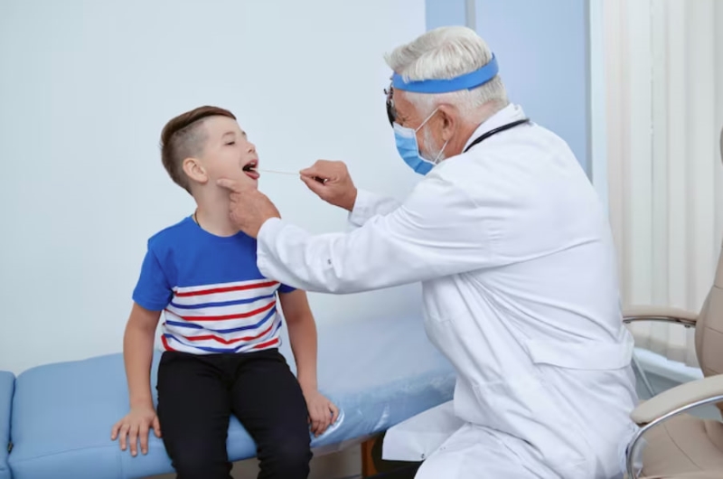 Phẫu thuật cắt amidan được thực hiện ở trẻ dưới sự tư vấn và chỉ định của bác sĩ