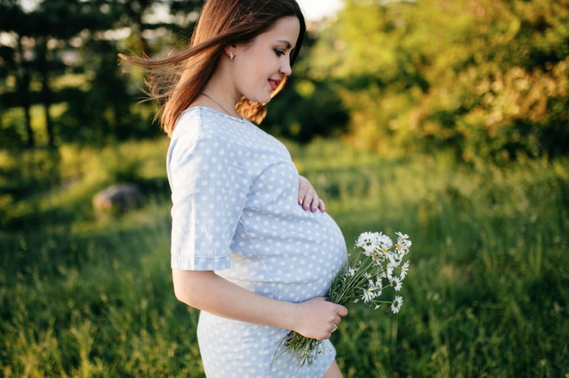 Nước ối bao quanh thai nhi, giúp bảo vệ và tạo môi trường thuận lợi cho sự phát triển trong tử cung
