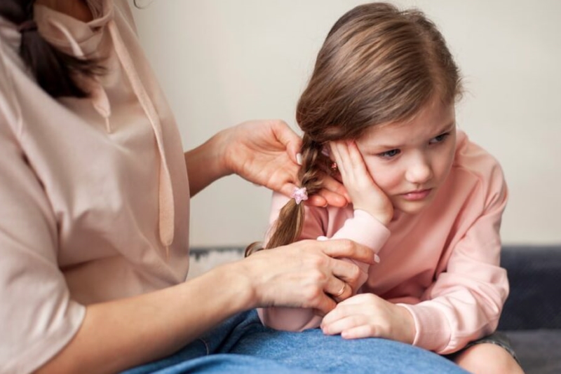 Viêm tai giữa là một trong những biến chứng của viêm amidan hốc mủ, phổ biến ở trẻ em