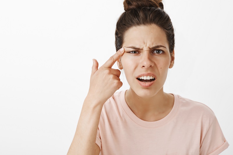 Bị mỏi mắt trong thời gian dài dễ gây sụp mí mắt