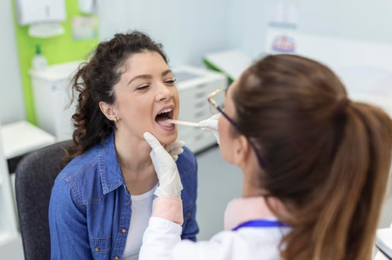 Chủ động thực hiện thăm khám nếu tình trạng không thuyên giảm hoặc xuất hiện triệu chứng bất thường