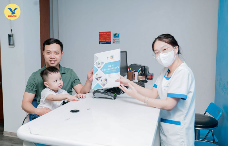 Cha mẹ cần đưa con gặp bác sĩ khi các dấu hiệu không thuyên giảm