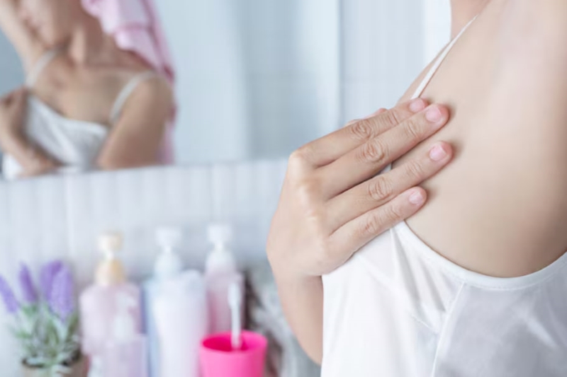 Lưu ý giữ vệ sinh sạch sẽ trong quá trình điều trị và theo dõi tình trạng áp xe vú 