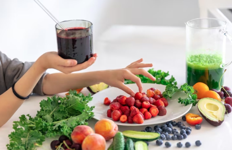 Xây dựng chế độ dinh dưỡng lành mạnh, bổ sung các thực phẩm giàu sắt, vitamin B12 và acid folic
