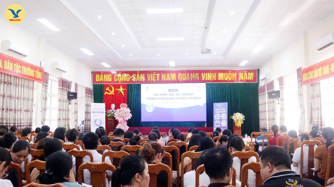 Đông đảo các y bác sĩ của Bệnh viện Đa khoa tỉnh Cao Bằng tham dự hội nghị