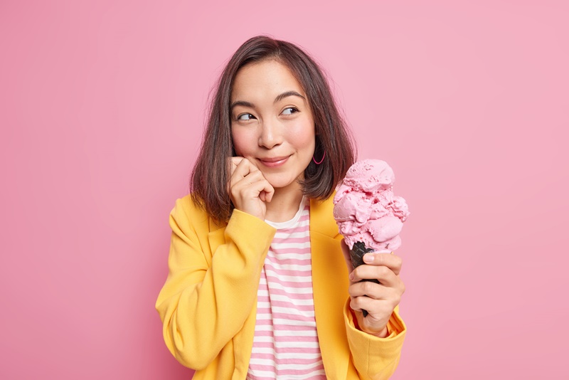 Nhiều người băn khoăn về vấn đề “niềng răng có ăn được kem mùa hè không”