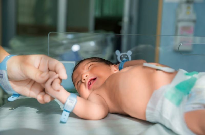 Trẻ sơ sinh là đối tượng cần thực hiện tiêm vắc xin phòng viêm gan B 
