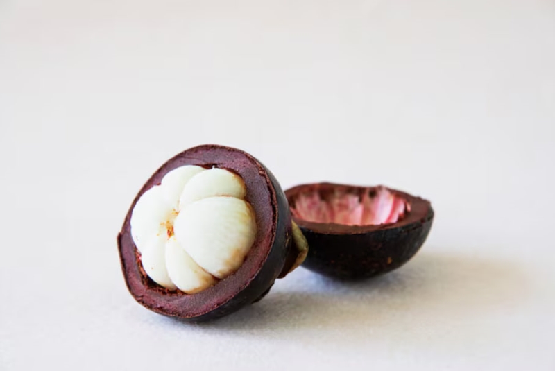 Hàm lượng vitamin C và chất chống oxy hóa có trong măng cụt giúp tăng cường hệ miễn dịch