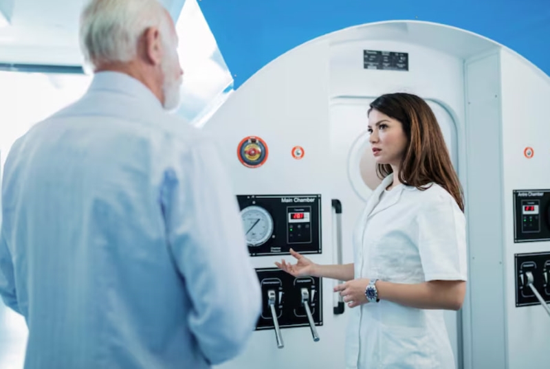 Nhân viên y tế sẽ hướng dẫn chi tiết từng khâu trong quá trình chụp MRI