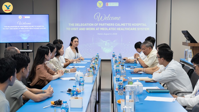 Quang cảnh buổi tiếp đón và làm việc với đoàn bệnh viện Calmette tại Hệ thống Y tế MEDLATEC