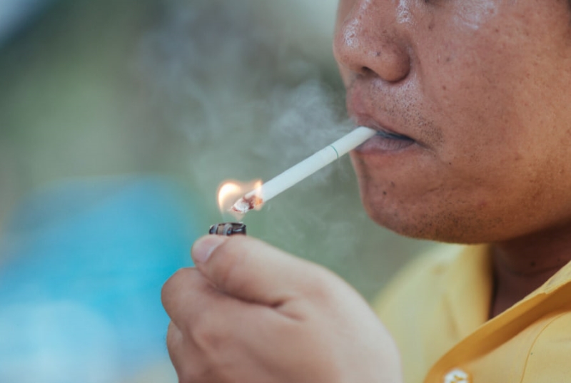 Người hút thuốc lá lâu năm nên thực hiện xét nghiệm đột biến gen ung thư phổi