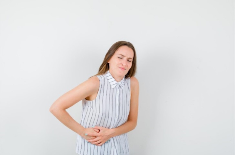 Tình trạng đau bụng bên phải ngang rốn có thể là dấu hiệu cảnh báo tình trạng viêm ruột thừa