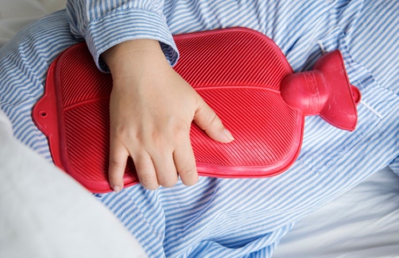 Áp dụng biện pháp chườm ấm để giảm cơn đau hiệu quả