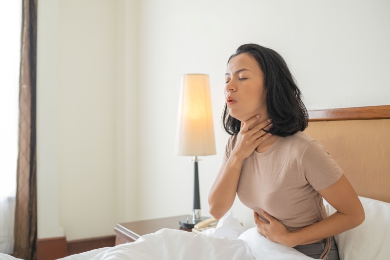 Trào ngược dạ dày thực quản là một trong những nguyên nhân phổ biến hàng đầu gây ợ hơi liên tục và khó thở 