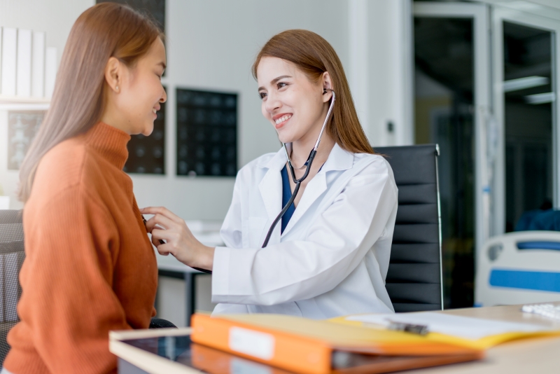 Thăm khám bác sĩ nếu tình trạng ợ hơi liên tục và khó thở diễn ra trong thời gian dài 
