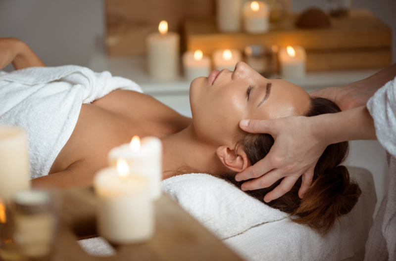 Bấm huyệt thái dương giúp giảm tình trạng đau đầu, chóng mặt do rượu bia gây ra