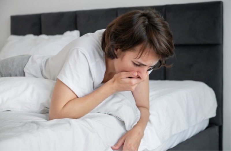 Buồn nôn và ốm nghén là dấu hiệu nhận biết tình trạng mang thai điển hình 