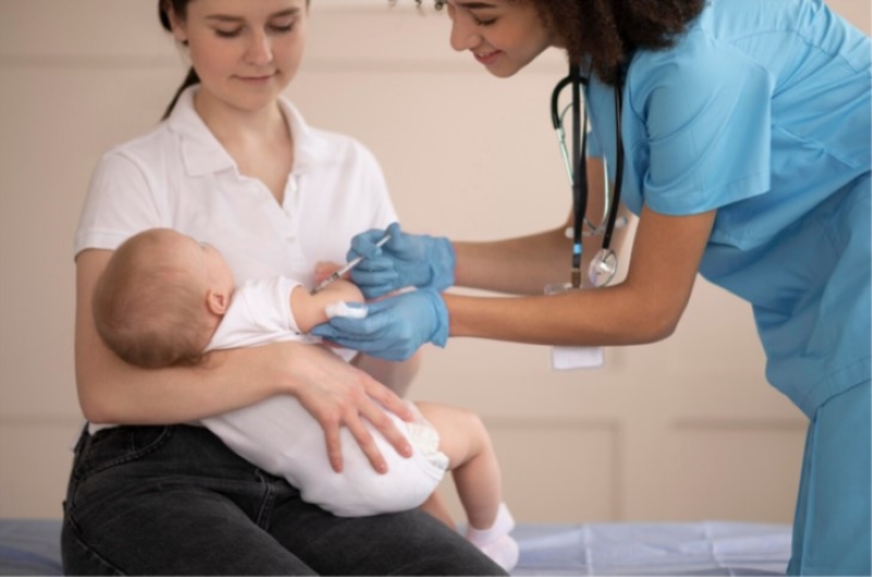 Bé 9 tháng tiêm mũi gì là băn khoăn của nhiều bậc phụ huynh