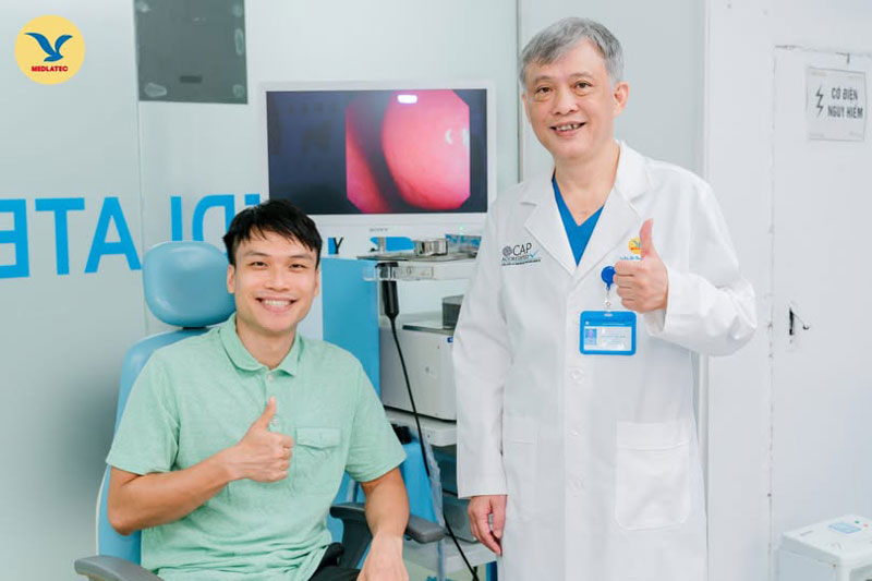 Khách hàng đang thăm khám tại chuyên khoa Tai Mũi Họng thuộc Hệ thống Y tế MEDLATEC