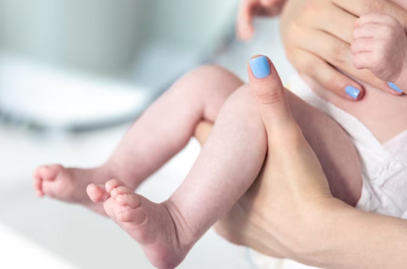 Sàng lọc máu gót chân là phương pháp quan trọng đối với sức khỏe của trẻ sơ sinh 