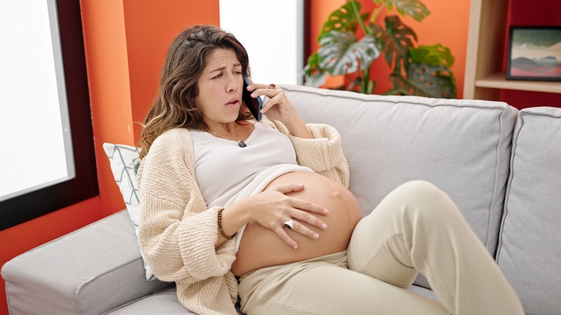 Theo dõi tần suất cơn gò để xác định thời điểm thích hợp đến bệnh viện