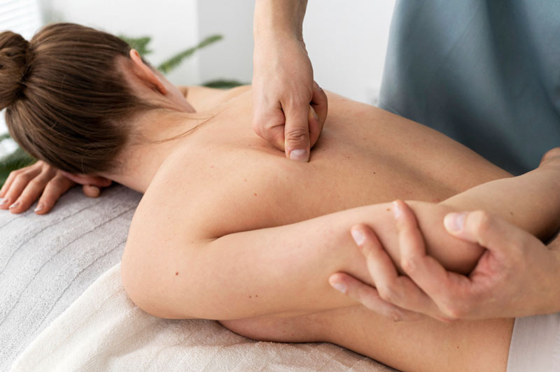 Bấm huyệt ra kinh nguyệt là phương pháp giúp lưu thông khí huyết, điều hoà kinh