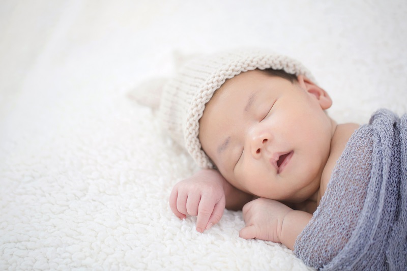 Tồn đọng dịch nhầy sau sinh có thể khiến trẻ sơ sinh có đờm trong cổ họng nhưng không ho