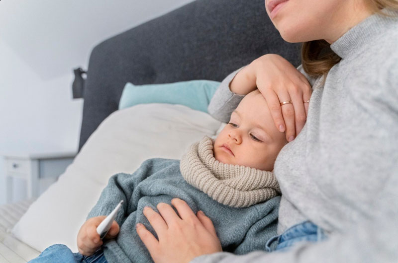 Trẻ bị sốt dai dẳng, đáp ứng kém với thuốc hạ sốt thông thường