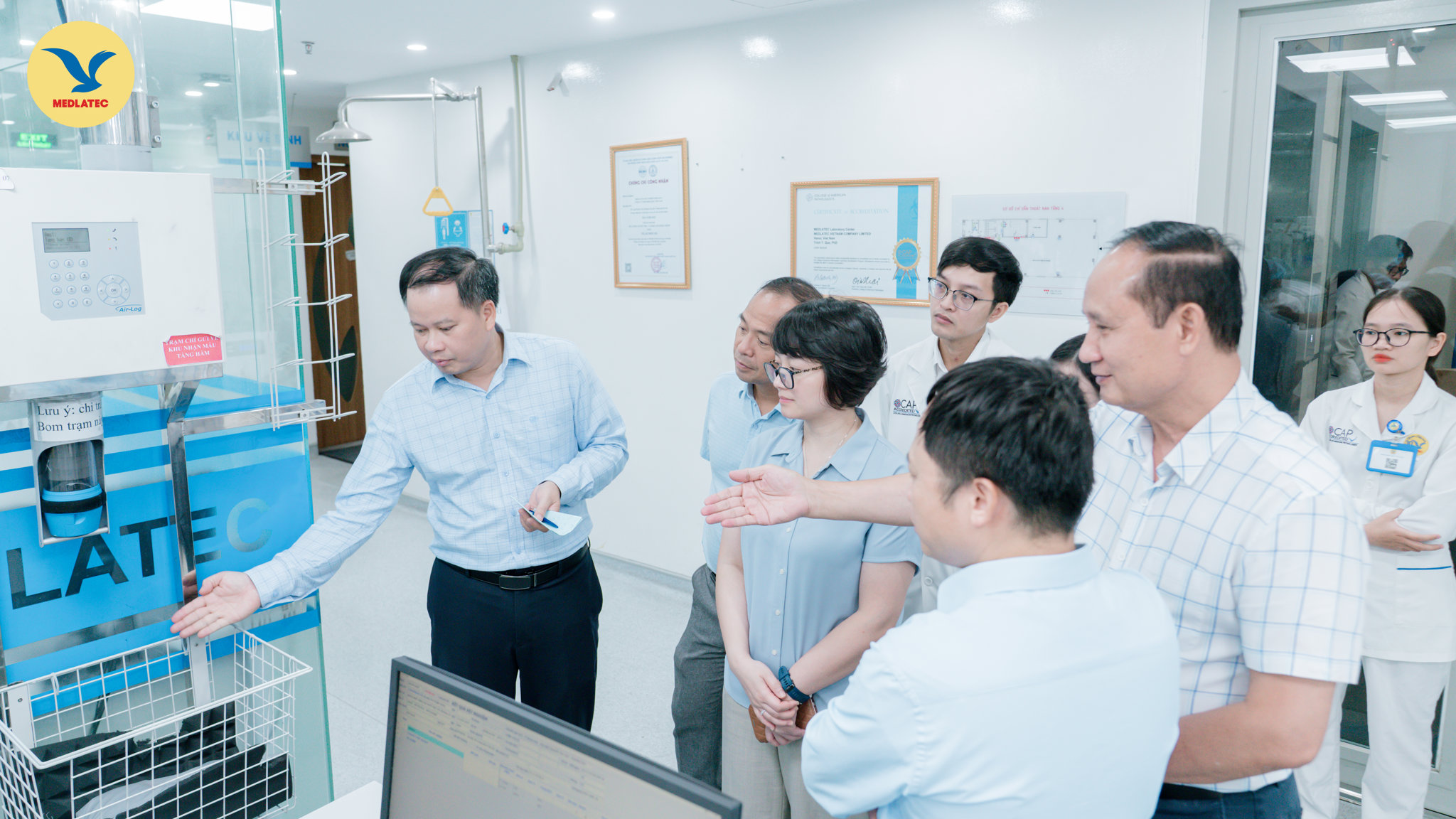 Đoàn chuyên gia BoA trực tiếp khảo sát khu vực vận hành và đánh giá việc duy trì các yêu cầu của tiêu chuẩn ISO 15189:2022 tại Trung tâm Xét nghiệm MEDLATEC
