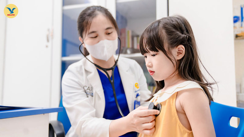 Việc thăm khám Nhi khoa kịp thời giúp tìm chính xác nguyên nhân gây bệnh và có hướng điều trị phù hợp