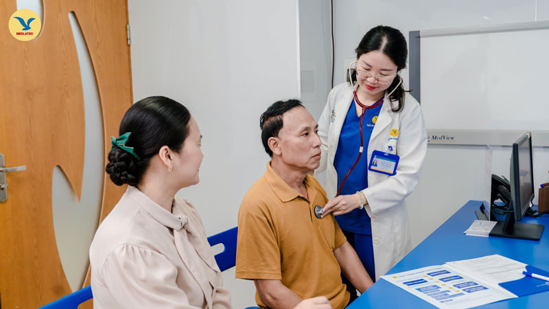 Khách hàng đang thăm khám tại Hệ thống Y tế MEDLATEC