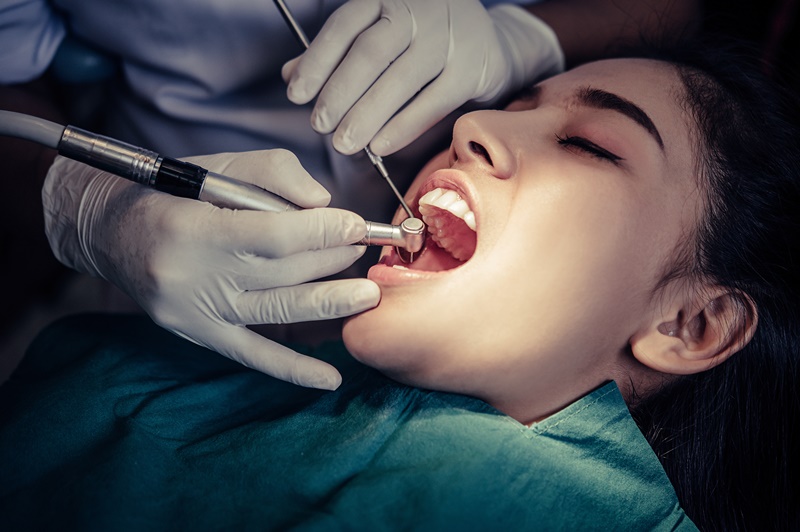 Bạn cần tuân thủ chỉ dẫn của bác sĩ, đặc biệt là lịch hẹn tái khám sau khi trám răng