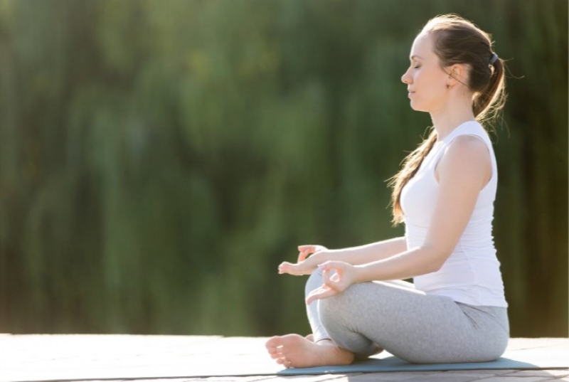 Việc chú ý đến hơi thở trong quá trình tập yoga đóng vai trò quan trọng 