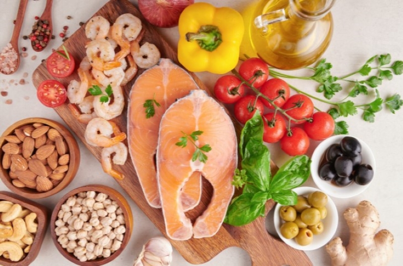 Ưu tiên các loại rau củ quả giàu vitamin và khoáng chất cho người bệnh cúm 
