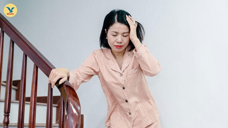 Đau đầu căng cơ được chia thành 2 nhóm, dựa theo tần suất xuất hiện cơn đau