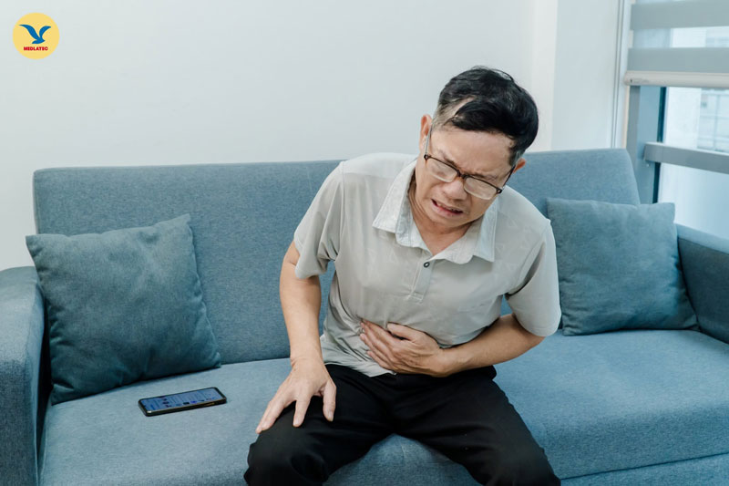 Nang gan lớn, chèn ép lên cơ quan khác thường gây đau 