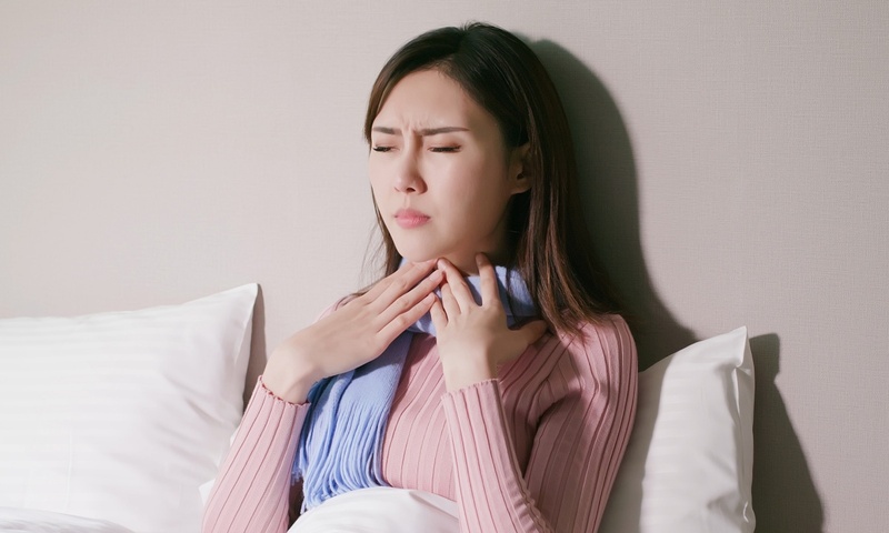 Viêm xoang gây ho kéo dài có thể làm họng viêm không?