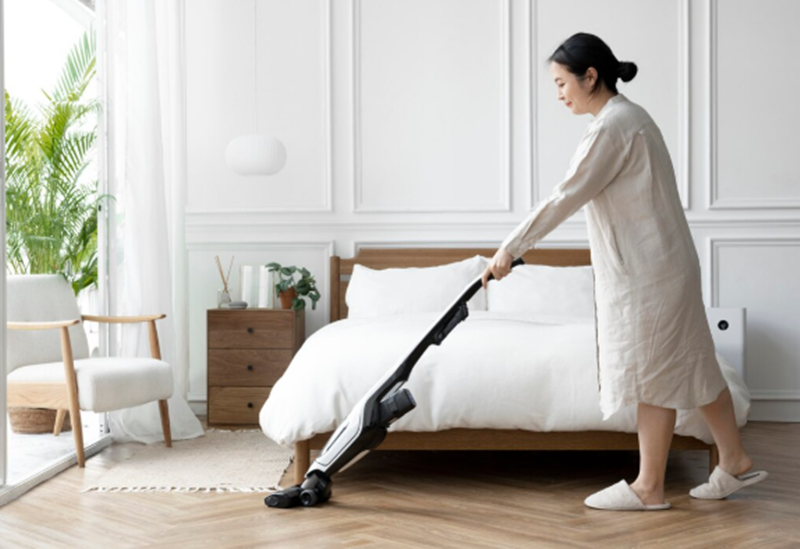 Bạn nên thường xuyên dọn dẹp không gian sống để phòng ngừa muỗi đốt