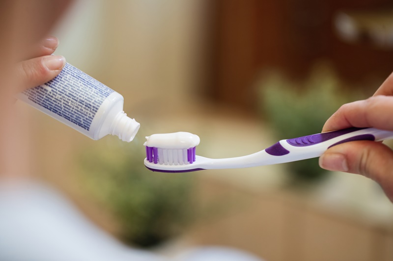 Vệ sinh răng miệng mỗi ngày để răng chắc khỏe và phòng ngừa áp xe răng hiệu quả