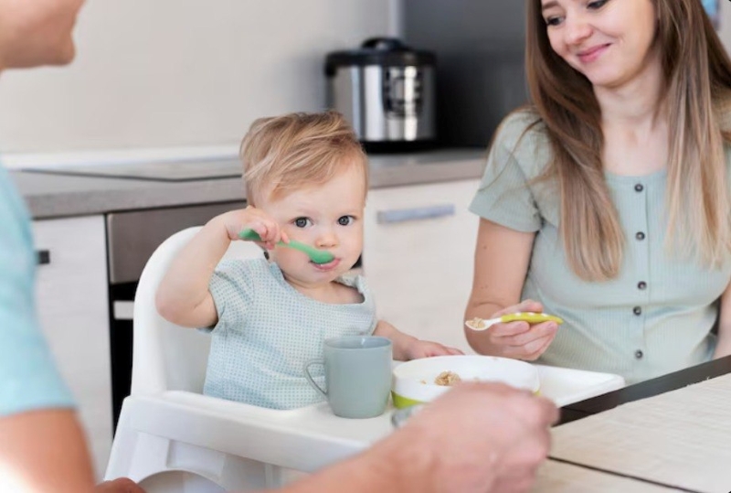 Cha mẹ cần theo dõi chặt chẽ phản ứng của trẻ khi lần đầu ăn cháo thịt bò