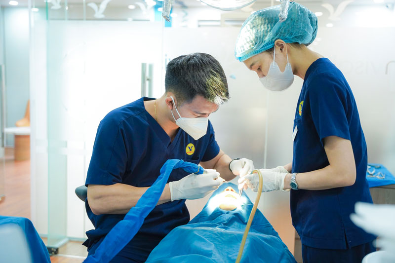 Bạn nên đi khám sớm nếu có biểu hiện áp xe răng